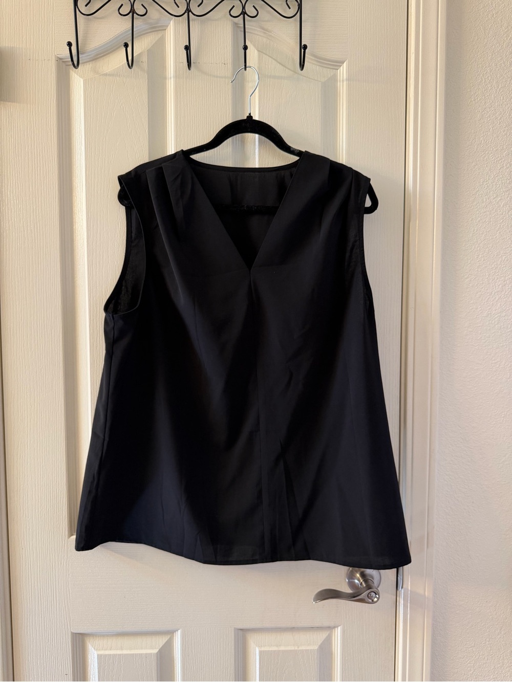 Amazon Black Sleeveless V-Neck Tank Top